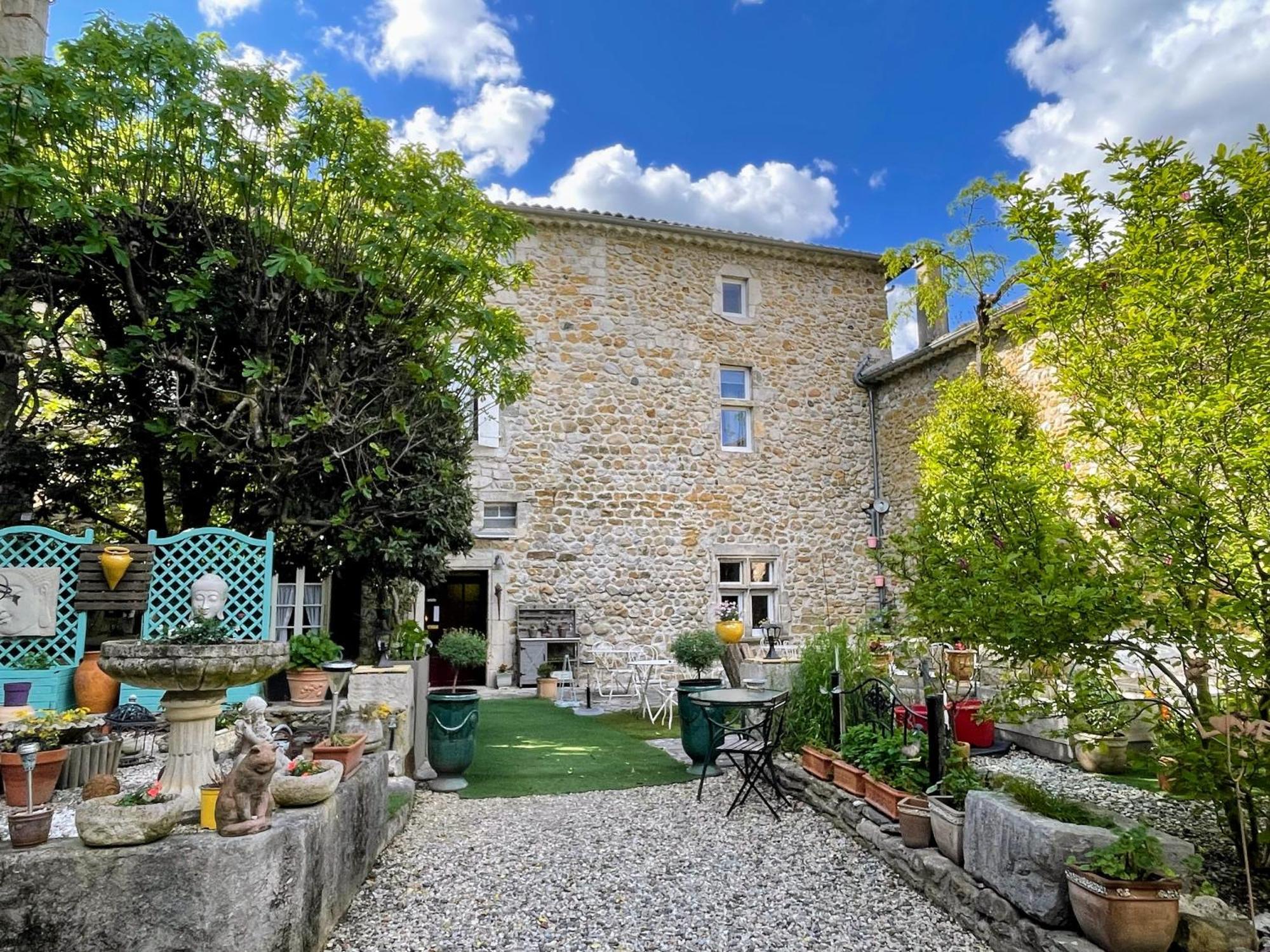 Le Manoir Du Raveyron Hotell Vallon-Pont-dʼArc Exteriör bild